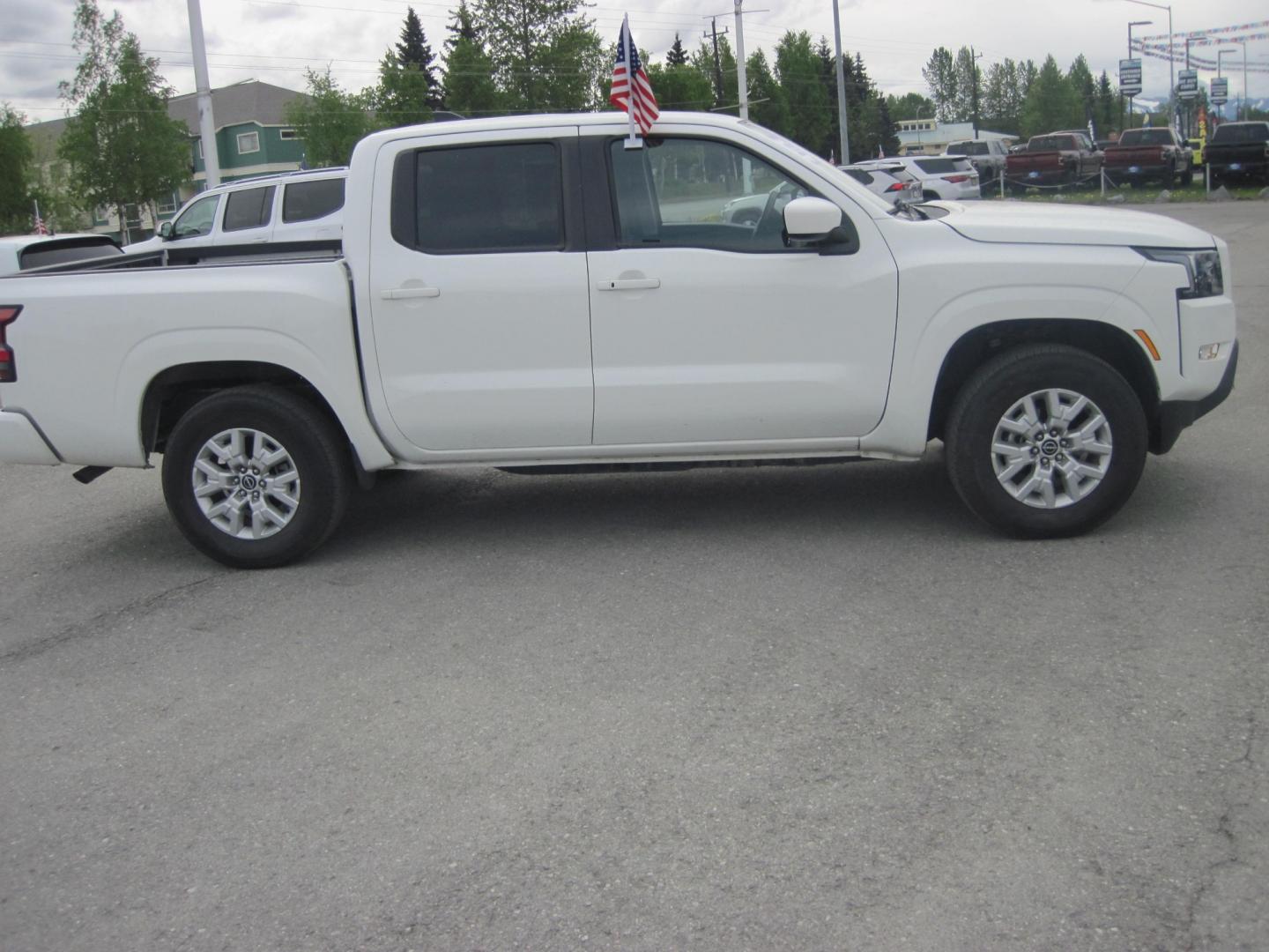 2022 white /black Nissan Frontier RS AWD (1N6ED1EK5NN) , automatic transmission, located at 9530 Old Seward Highway, Anchorage, AK, 99515, (907) 349-3343, 61.134140, -149.865570 - Nice Nissan Frontier Crew Cab SV , Heated seats come take test drive. - Photo#2